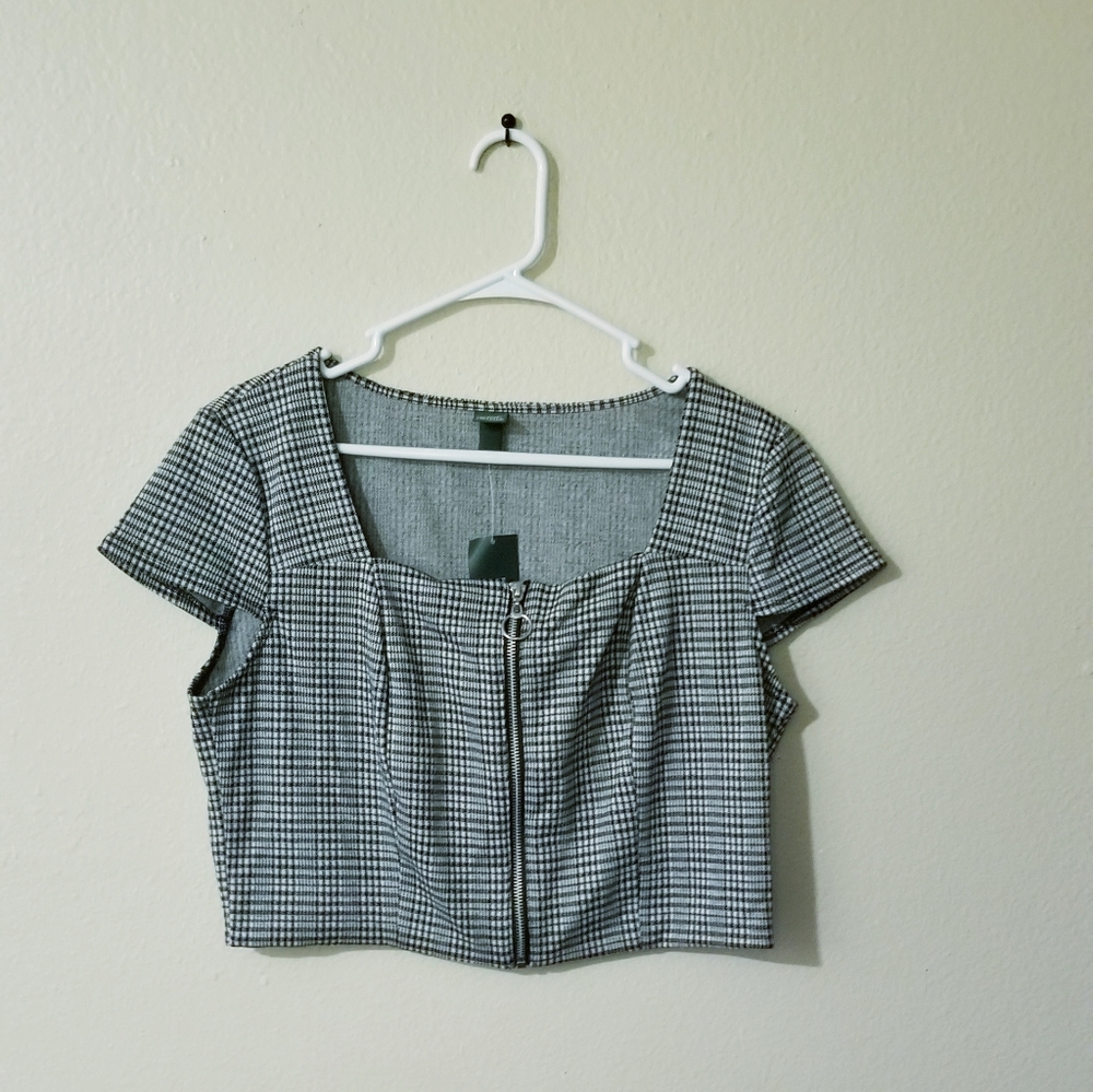 Womens Striped Short Sleeve Zip-Up Cropped Shirt